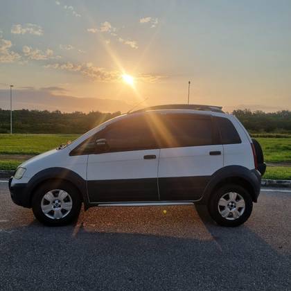 FIAT IDEA 1.8 MPI ADVENTURE 8V FLEX 4P MANUAL FIAT IDEA 1.8 MPI ADVENTURE 8V FLEX 4P MANUAL